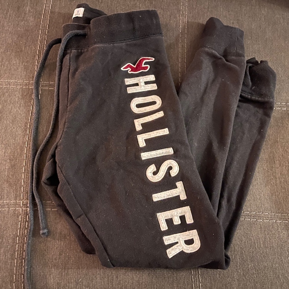 Hollister navy blue  jogger pants 😎